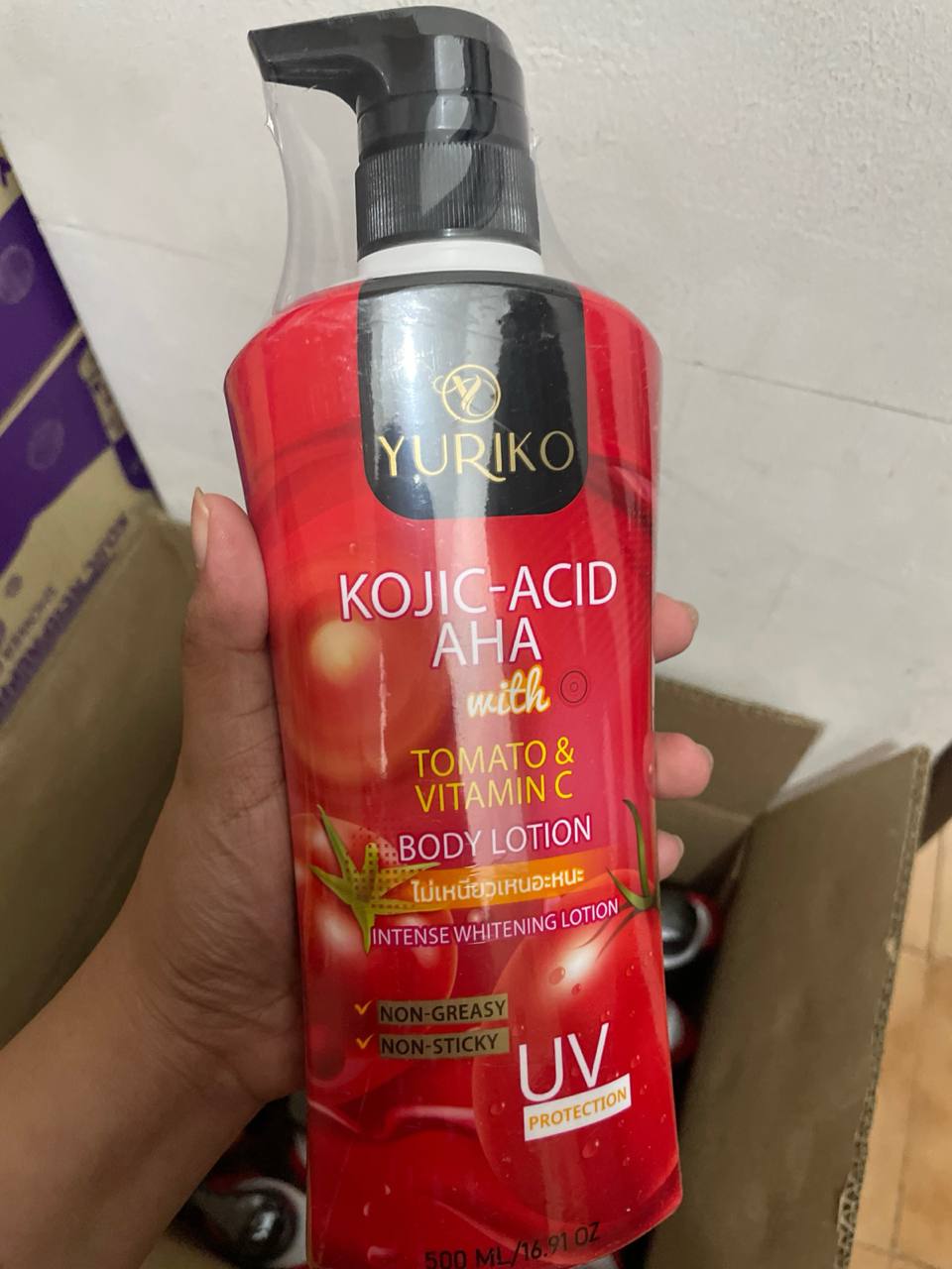 YURIKO KOJIC ACID AHA WITH TOMATO & VITAMIN C BODY LOTION  Intense Whitening Body Lotion with UV Protection